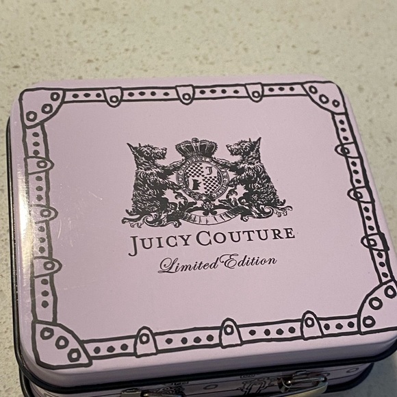 Juicy Couture LIMITED EDITION 2011 Lunchbox Charm, Opens up a apple inside NWT - Picture 14 of 16